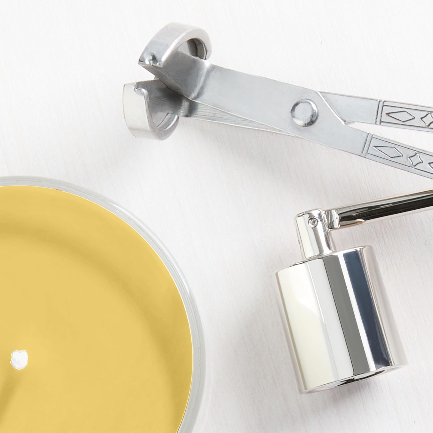 Yankee Candle Autumn Wreath, Fall Scented Candle, 22oz Large Jar with up to 150 Hour Burn Time - Image 7